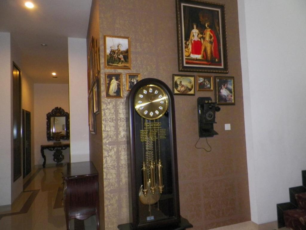 The Victoria Guesthouse Бандунг Екстериор снимка